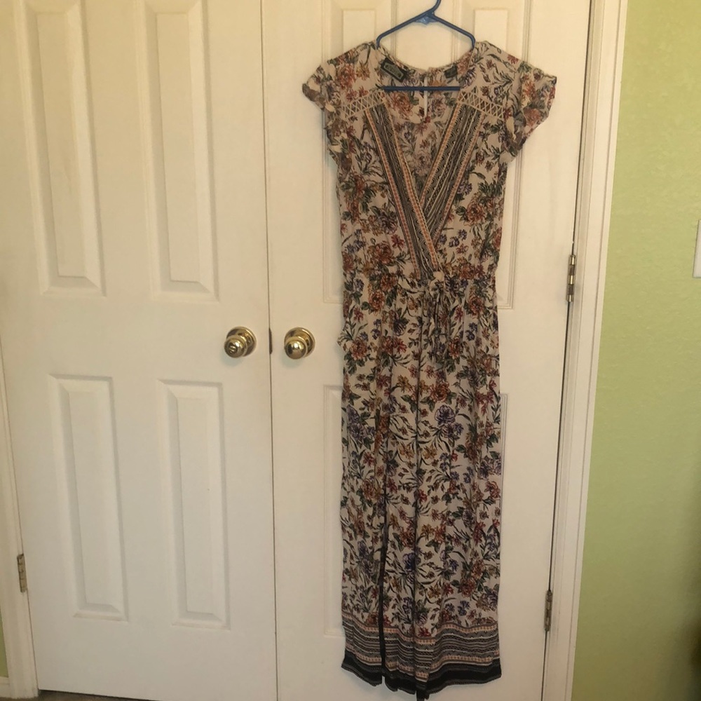 Full length pants jumpsuit w/ adorable detail (L)